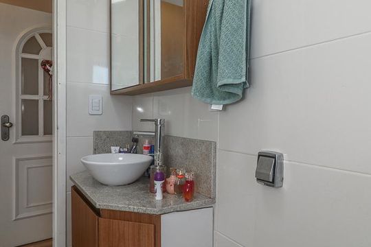 Banheiro de apartamento à venda com 3 quartos, 139m² em Petrópolis, Porto Alegre