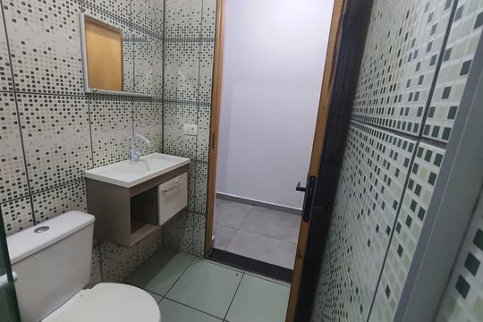 Banheiro de apartamento para alugar com 1 quarto, 60m² em Chácara do Solar II (Fazendinha), Santana de Parnaíba