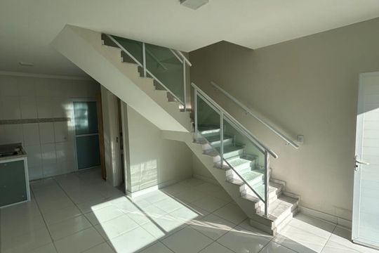 Sala de casa à venda com 2 quartos, 70m² em Chácara do Solar II (Fazendinha), Santana de Parnaíba