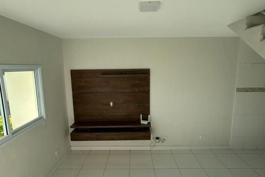 Sala de casa à venda com 2 quartos, 70m² em Chácara do Solar II (Fazendinha), Santana de Parnaíba