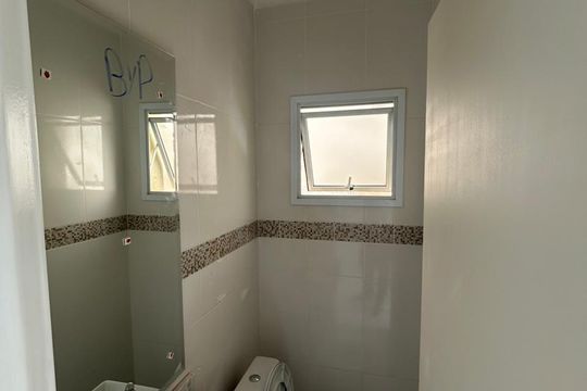 Banheiro de casa à venda com 2 quartos, 70m² em Chácara do Solar II (Fazendinha), Santana de Parnaíba