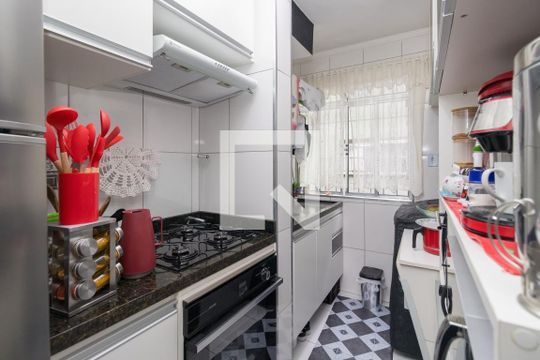 Cozinha de apartamento à venda com 2 quartos, 45m² em Fazenda da Juta, São Paulo