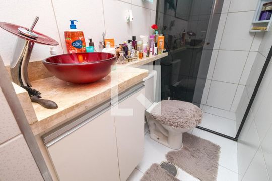 Banheiro de apartamento à venda com 2 quartos, 45m² em Fazenda da Juta, São Paulo