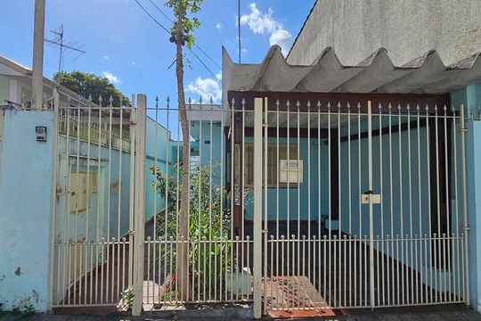 Fachada de casa à venda com 2 quartos, 65m² em Jardim Centenario, São Paulo