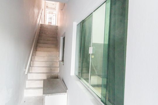 Entrada de casa para alugar com 1 quarto, 30m² em Jardim Planalto, Carapicuíba