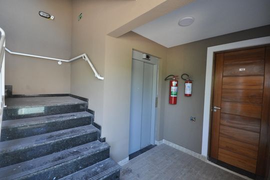 Elevador e escada de acesso de apartamento à venda com 1 quarto, 33m² em Tucuruvi, São Paulo