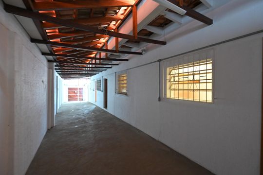 Garagem de casa à venda com 8 quartos, 353m² em Vila Clementino, São Paulo