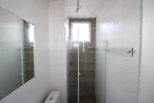 Banheiro de apartamento para alugar com 2 quartos, 39m² em Núcleo Lageado, São Paulo