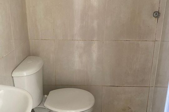Banheiro de kitnet/studio para alugar com 1 quarto, 40m² em Rocha Sobrinho, Mesquita