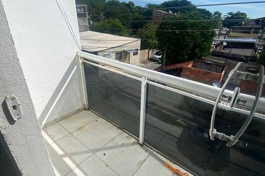 Varanda de kitnet/studio para alugar com 1 quarto, 40m² em Rocha Sobrinho, Mesquita