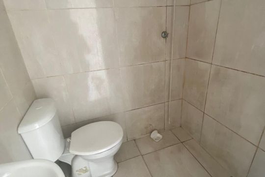 Banheiro de kitnet/studio para alugar com 1 quarto, 40m² em Rocha Sobrinho, Mesquita