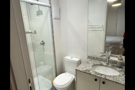 Banheiro de apartamento à venda com 1 quarto, 43m² em Campo Belo, São Paulo
