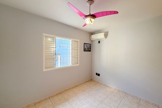 Quarto 2 de casa à venda com 5 quartos, 284m² em Vila Bandeirantes, Jundiaí