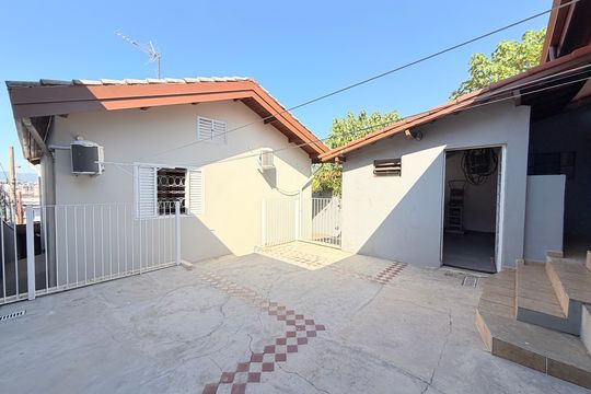 Quintal de casa à venda com 5 quartos, 284m² em Vila Bandeirantes, Jundiaí