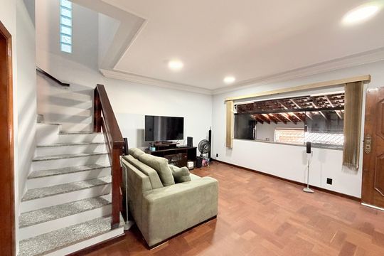 Casa à venda com 5 quartos, 284m² em Vila Bandeirantes, Jundiaí