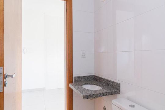 Banheiro de apartamento à venda com 1 quarto, 36m² em Vila Nhocuné, São Paulo