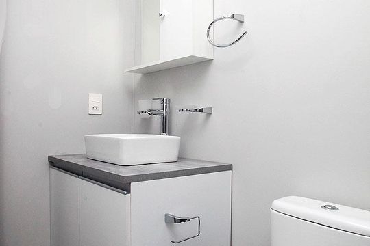 Banheiro de apartamento à venda com 1 quarto, 27m² em Cidade Baixa, Porto Alegre