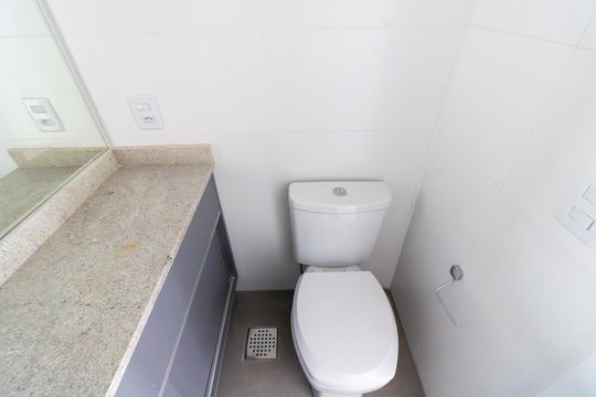 Banheiro da Suíte de apartamento à venda com 2 quartos, 69m² em Petrópolis, Porto Alegre