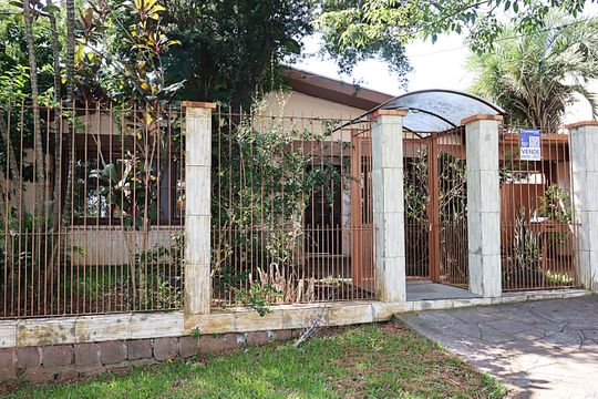 Casa à venda com 4 quartos, 640m² em Vila Jardim, Porto Alegre