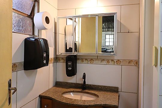 Casa à venda com 4 quartos, 640m² em Vila Jardim, Porto Alegre