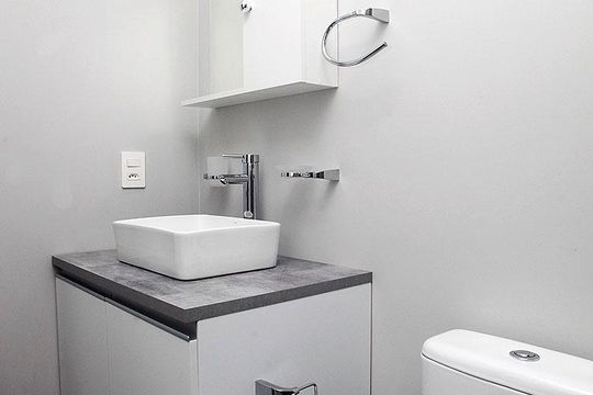 Banheiro de apartamento para alugar com 1 quarto, 27m² em Cidade Baixa, Porto Alegre