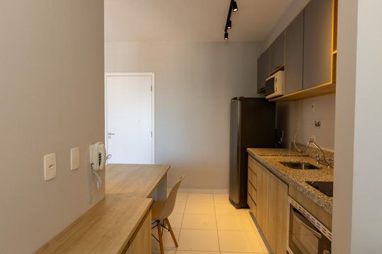 Cozinha de kitnet/studio para alugar com 1 quarto, 34m² em Tamboré, Barueri