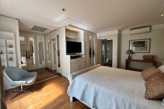Suíte master  de casa de condomínio à venda com 4 quartos, 450m² em Jardim Ampliacao, São Paulo
