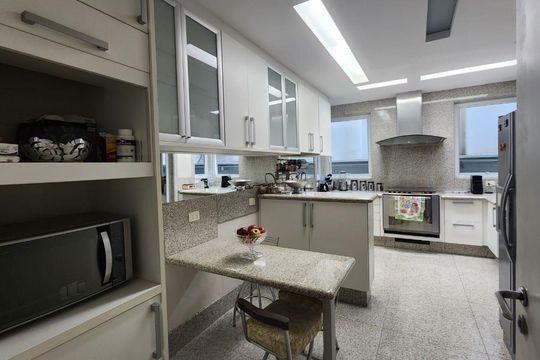 Cozinha  de casa de condomínio à venda com 4 quartos, 450m² em Jardim Ampliacao, São Paulo