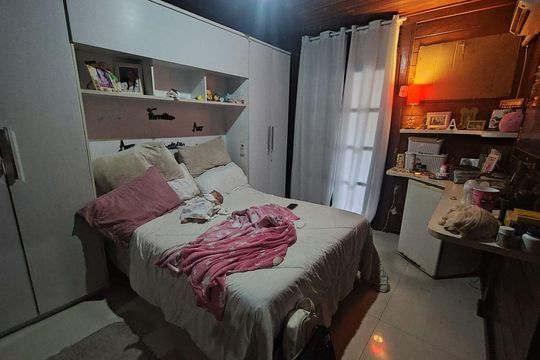 Casa à venda com 4 quartos, 400m² em Ponta Dareia, Niterói