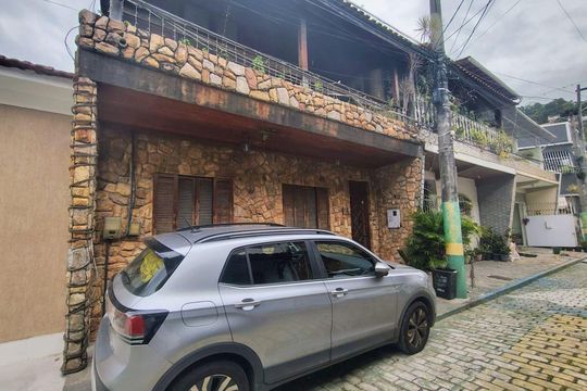 Casa à venda com 4 quartos, 400m² em Ponta Dareia, Niterói