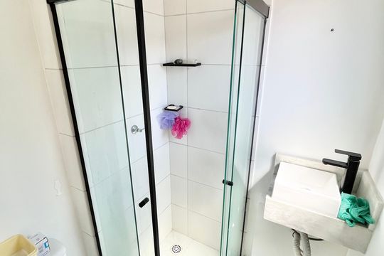 Banheiro da Suíte de casa de condomínio à venda com 2 quartos, 52m² em Parque Peruche, São Paulo
