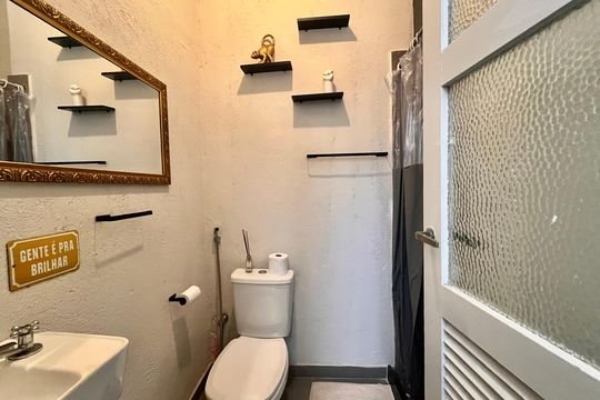 Banheiro de serviço de apartamento à venda com 4 quartos, 253m² em Copacabana, Rio de Janeiro