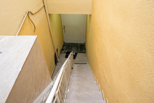 Escada   de casa à venda com 4 quartos, 250m² em Jardim Monte Kemel, São Paulo