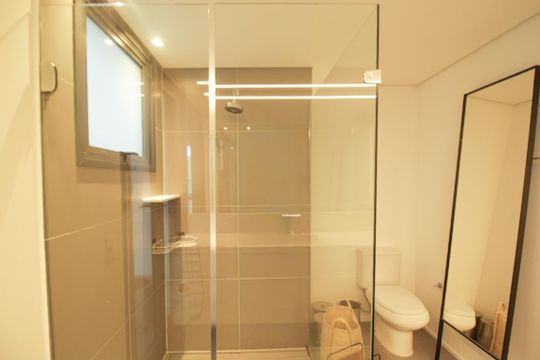 Banheiro da Suíte de apartamento à venda com 1 quarto, 152m² em Vila Madalena, São Paulo