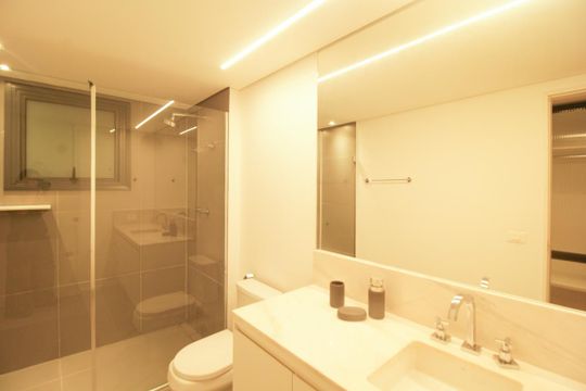 Banheiro da Suíte de apartamento à venda com 1 quarto, 146m² em Vila Madalena, São Paulo