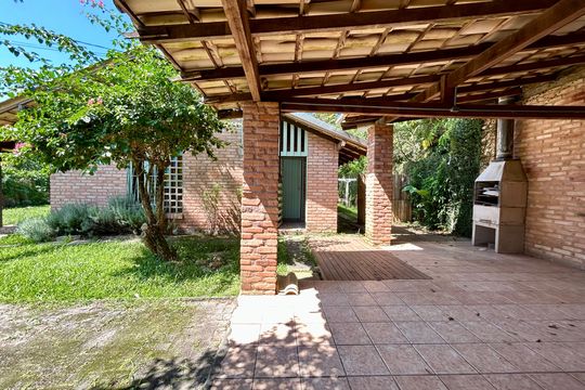 Churrasqueira de casa para alugar com 3 quartos, 100m² em Lagoa da Conceição, Florianópolis