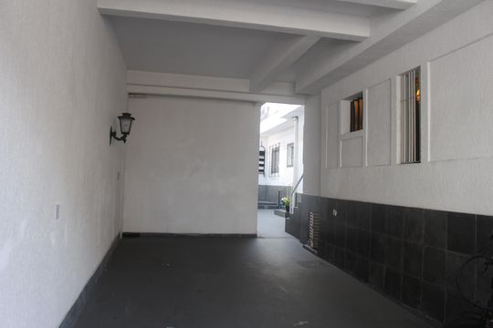 Garagem de casa à venda com 3 quartos, 180m² em Osvaldo Cruz, São Caetano do Sul