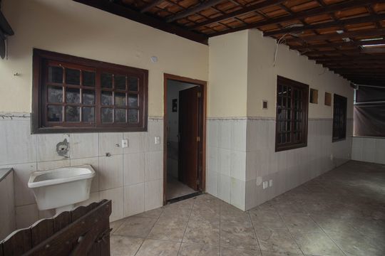 Área de Serviço de casa para alugar com 3 quartos, 150m² em Colubandê, São Gonçalo