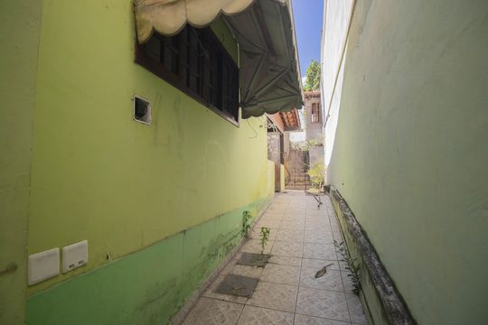 Corredor de casa para alugar com 3 quartos, 150m² em Colubandê, São Gonçalo