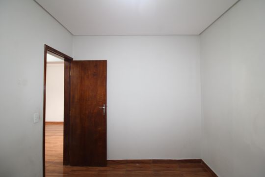 Quarto 2 de apartamento para alugar com 2 quartos, 61m² em Parque Peruche, São Paulo