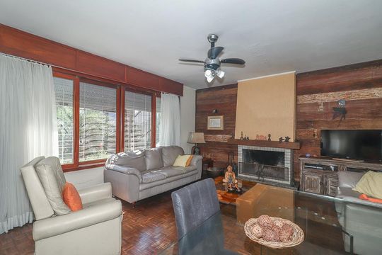 Sala de casa para alugar com 4 quartos, 223m² em Chácara das Pedras, Porto Alegre