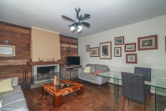 Sala de casa para alugar com 4 quartos, 223m² em Chácara das Pedras, Porto Alegre