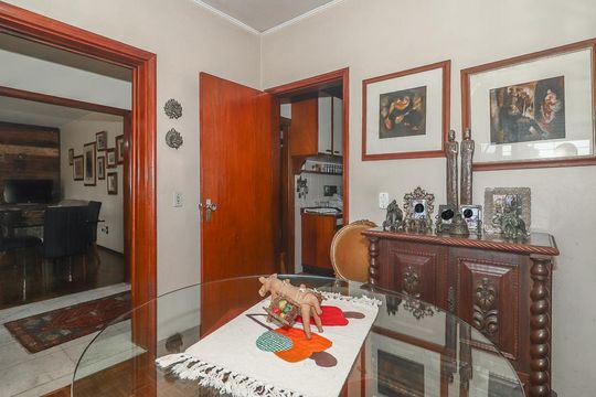 Escritório de casa para alugar com 4 quartos, 223m² em Chácara das Pedras, Porto Alegre