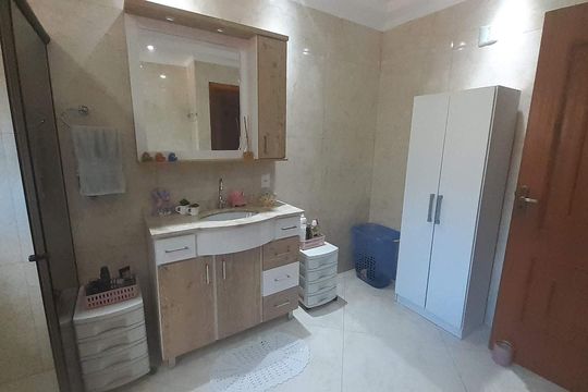 Banheiro de casa à venda com 4 quartos, 201m² em Mato Grande, Canoas