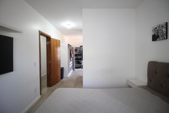 Closet da suíte 1 de apartamento à venda com 3 quartos, 183m² em Chácara das Pedras, Porto Alegre
