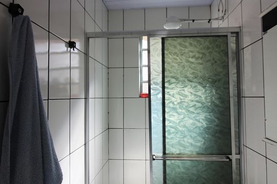 Banheiro Social de casa à venda com 1 quarto, 170m² em Condomínio Maracanã, Santo André