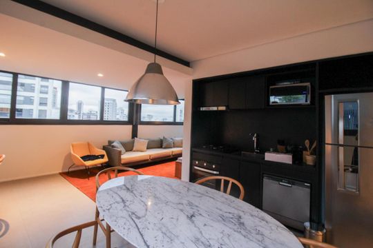 Cozinha de apartamento à venda com 1 quarto, 99m² em Vila Madalena, São Paulo