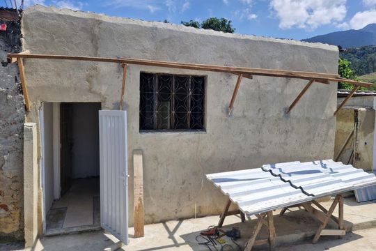 Fachada de casa para alugar com 2 quartos, 45m² em Bangu, Rio de Janeiro
