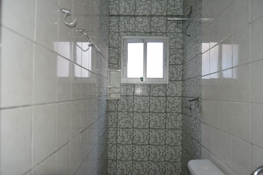 Banheiro de casa à venda com 1 quarto, 40m² em Veloso, Osasco