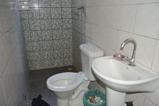 Banheiro de casa à venda com 1 quarto, 40m² em Veloso, Osasco